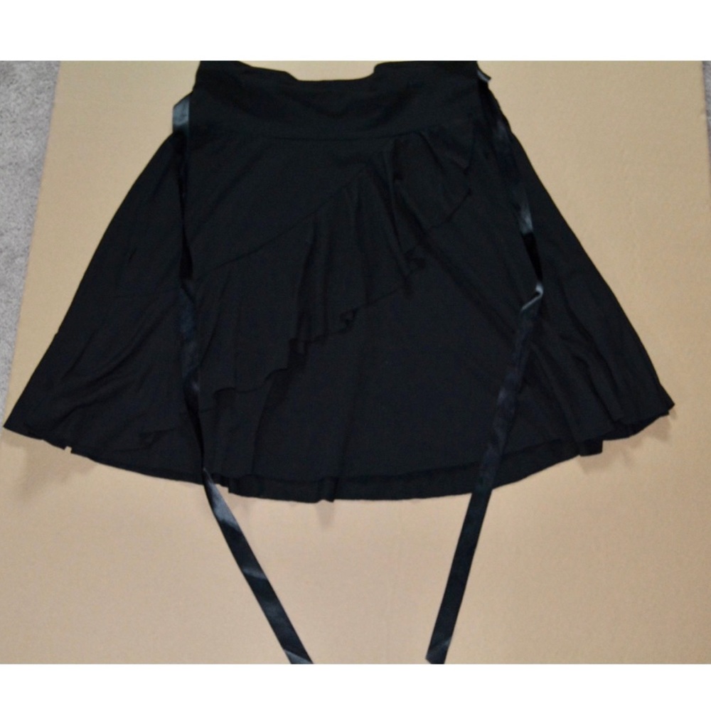 Black skirt with satin ribbon tie
